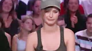 მოკლე თმიან ჯორჯს უყ ...